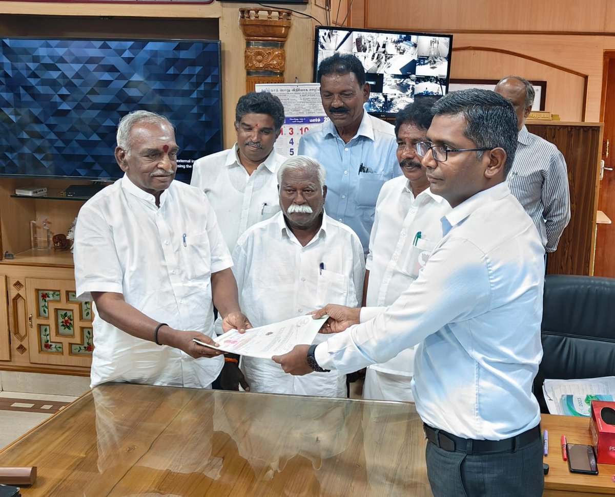 Best wishes to Thiru Pon Radhakrishnan avargal to step into New Parliament House ✨

He took part in Vajpayee Ji's cabinet (1999-2004) and also in PM Modi's Cabinet (2014-2019)