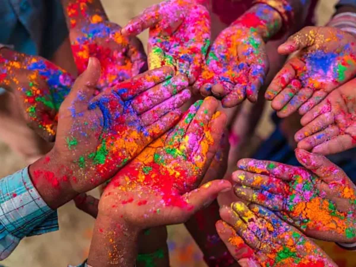 Good morning everyone #HappyHoli If you are celebrating today we send you wishes of happiness, colours & joy Enjoy the dancing, singing & throwing of powder paint & coloured water Known as the 'festival of colours' 💜❤️🧡💛💚💙 #happyholi2024 everyone