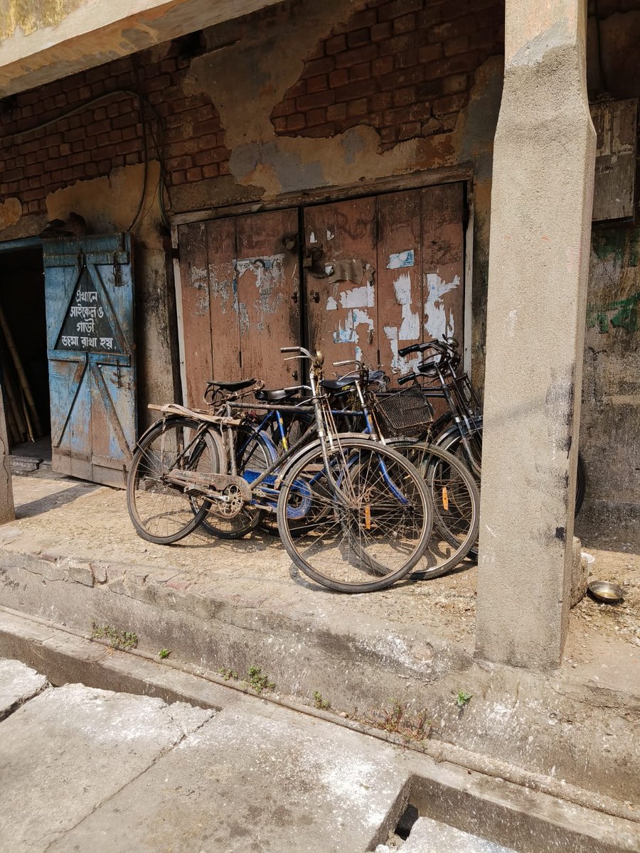 Door sign: "Bicycles and cars are stored here"
Location: Sahaganj, north of Kolkata, India; abandoned home of the much missed Dunlop, 'The First Tyre Factory in India'.