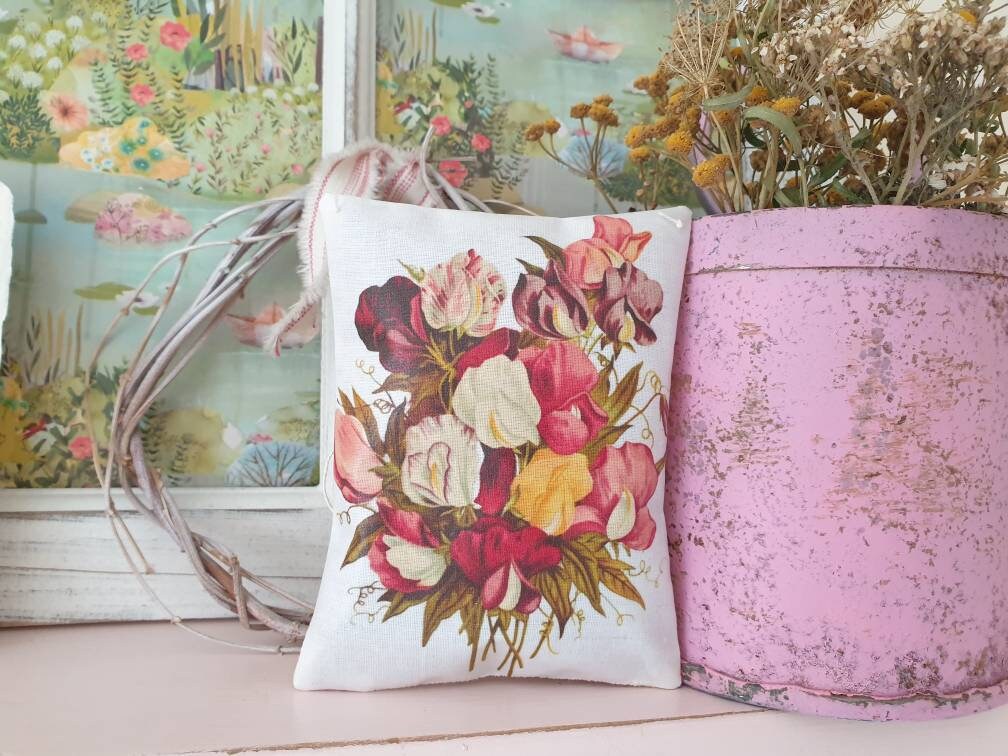 SarahBenning2's tweet photo. One for the  Sweet Pea fans  - each pillow is scented with lavender or rose petals and comes ready to hang #earlybiz #craftbizparty 
https://t.co/xqI6sKeV1g https://t.co/X6p0BVo24k