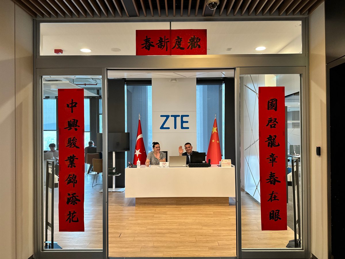 Happy Monday from #TeamZTE! 😉 One of our colleagues visiting our office in Türkiye said it felt like home upon entering. And we feel the same just by looking at this captured moment. 🇹🇷🏠 What do you think?