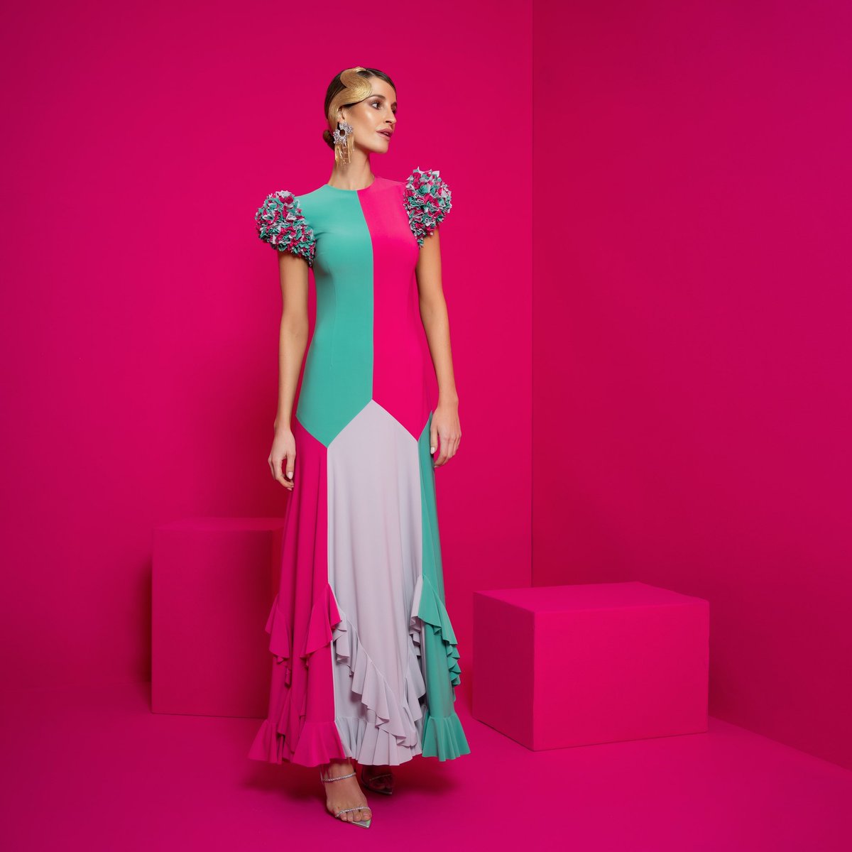 CORAL. Feria 2024 
Fotografiado en Sevilla por @ernestocastillofoto 
#CoralJoséHidalgo 

Director de Arte. @pedro_gonzalezmoda 
Peluquería y maquillaje. @evaromeromakeup 
Modelo. <a href="/mariasevilla1/">maria sevilla</a> 
Colaboradores <a href="/Sombrereriaroiz/">Sombrerería ROIZ</a>