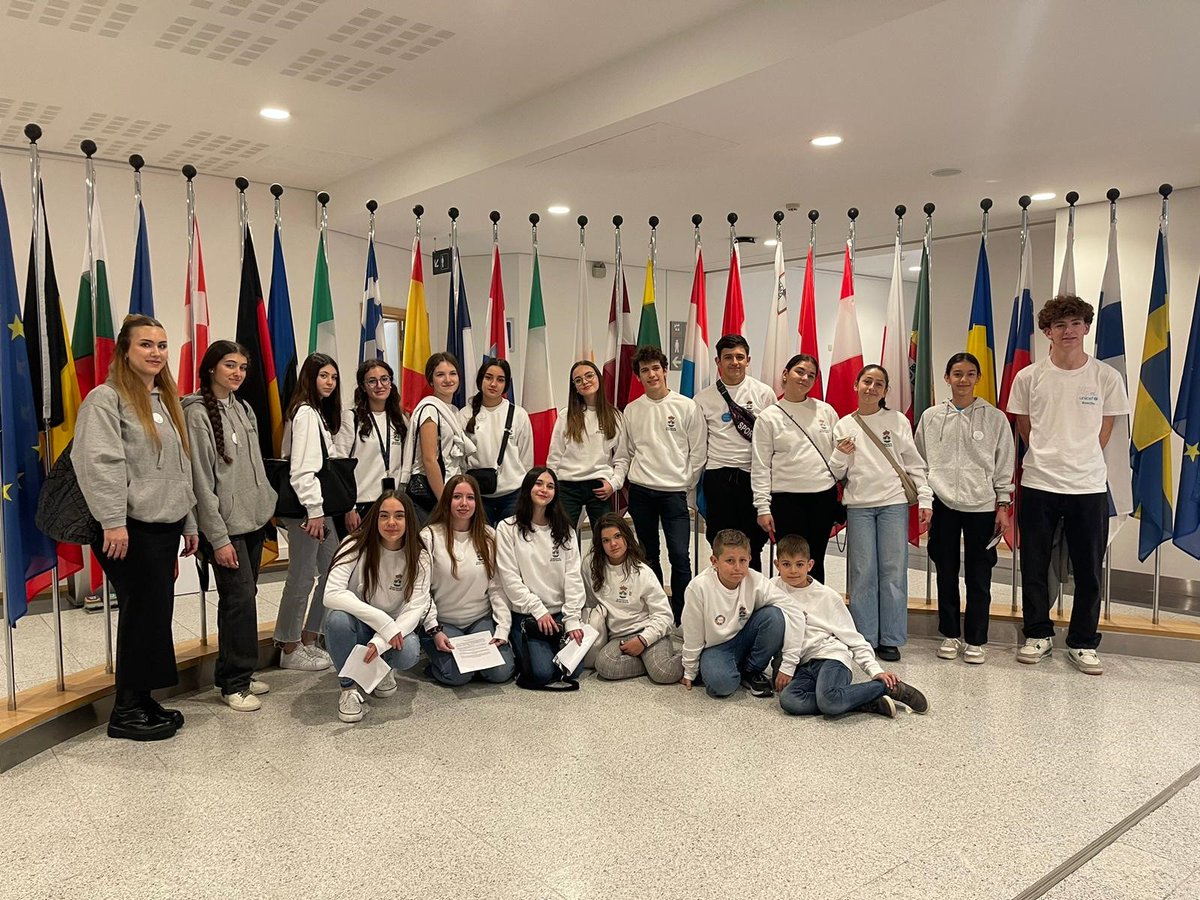 19 niños y niñas de #CastillayLeón han visitado estos días el <a href="/Europarl_ES/">Parlamento Europeo en España</a> ¡Han podido trasladar su preocupaciones en la Comisión de Asuntos Sociales!
<a href="/CiudadesAmigas/">Ciudades Amigas de la Infancia</a> <a href="/AAldeamayor/">Ayuntamiento de Aldeamayor</a> <a href="/PalenciaAyto/">Ayuntamiento de Palencia</a>