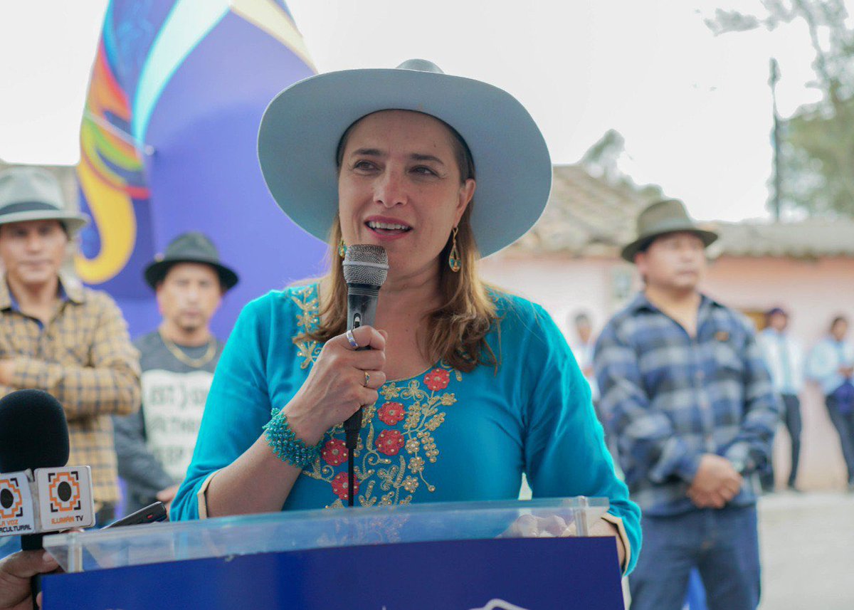 GADOtavalo's tweet photo. #CumplimosConOtavalo

🏞🚧👷‍♂️👷‍♀️

La alcaldesa @bellhermosa, concejales y autoridades del GAD Parroquial de Ilumán inauguraron la obra de adoquinado en la Av. San José, comunidad de Carabuela. Este importante proyecto vial genera una serie de beneficios para la comunidad.

. https://t.co/l4VLry0hC3