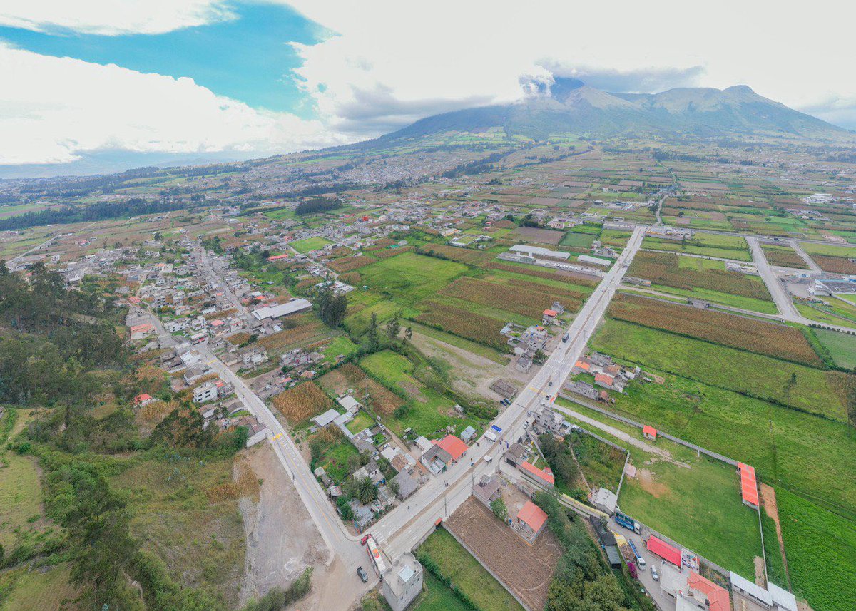 GADOtavalo's tweet photo. #CumplimosConOtavalo

🏞🚧👷‍♂️👷‍♀️

La alcaldesa @bellhermosa, concejales y autoridades del GAD Parroquial de Ilumán inauguraron la obra de adoquinado en la Av. San José, comunidad de Carabuela. Este importante proyecto vial genera una serie de beneficios para la comunidad.

. https://t.co/l4VLry0hC3