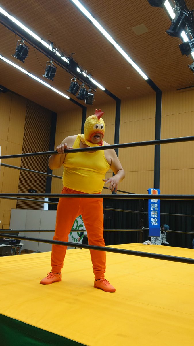 我等がササカマんの新ジャンル「誇張しすぎた」シリーズより、「あらかじめ何やるか振っていてくれたら」みたいな事をご本人から聞いたような気がしたので、次は「誇張しすぎたチキンウイングマン」になると思います。本人を越えるインパクトをご期待🤗