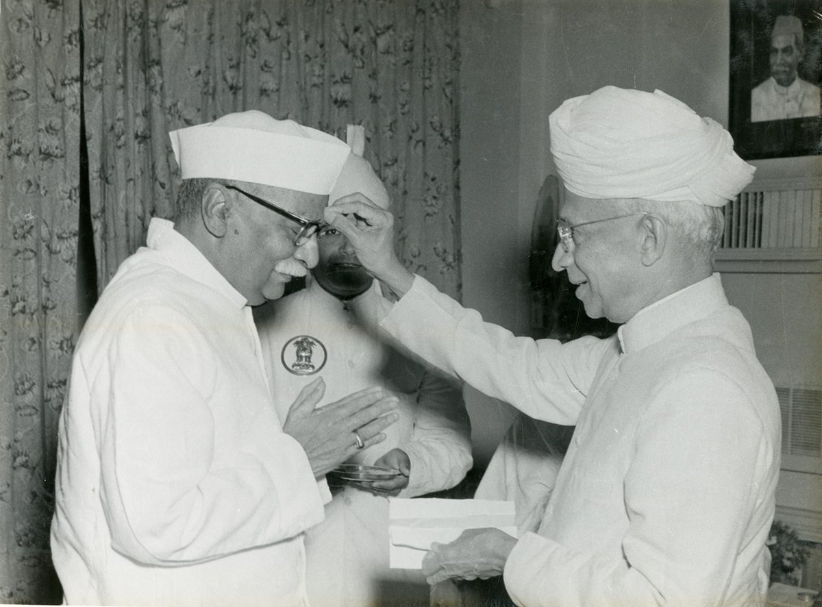 March, 1962: President Dr. Rajendra Prasad receiving Holi Greetings from Vice President Dr. S. Radhakrishnan at Rashtrapati Bhavan.