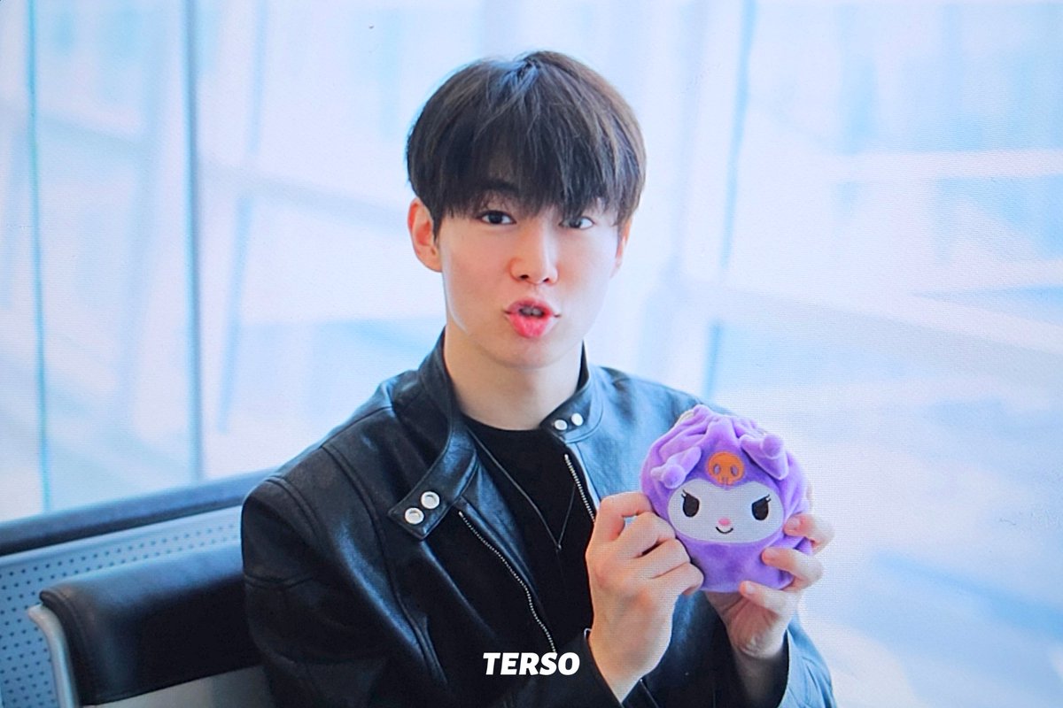 terso724's tweet photo. 240325 HND #SF9 #DAWON #다원 #이상혁 
@SF9official
쿠로미파우치 쓰는남자 어떤데😻 https://t.co/Kc5Pm8Jgfg