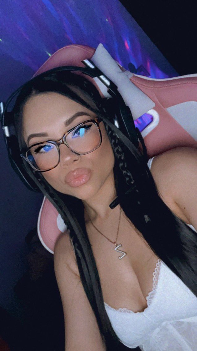 CDLHater's tweet photo. FINAL BREAKING NEWS ‼️‼️:

TH*T OF HELL VS RACIST DWARF 🥊

Worlds highest 50+ kills in under a year✅
VS
Worlds consistent racial slurs said✅

LOUD MOUTH 👄 ( DEFUSING BABE)
VS
THE GRAND CANYON ( 24/7service )🌄

THE BATTLE OF AN UTTER ASSTERCLASS CAN BE SEEN AT MAJOR 3 🥊👀‼️ https://t.co/0IpkhBI66C