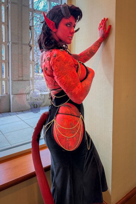 Yes I wore the dress as requested. Okay? Okay. https://t.co/uuBOEdBTmw