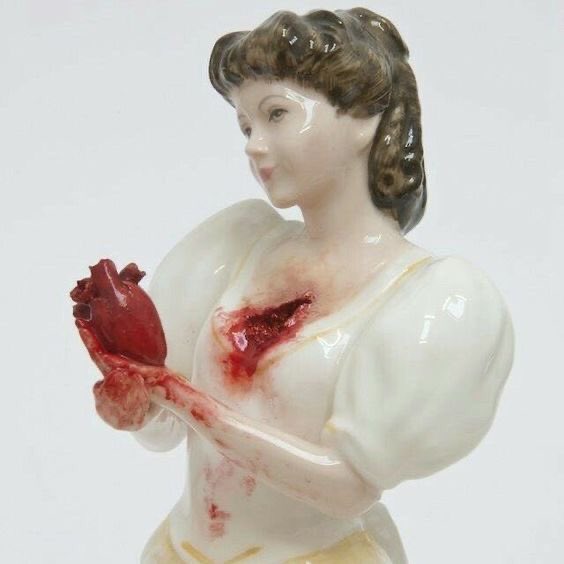 "nunca soy prioridad en tu vida y vos sos todo en la mía ¿por qué no me dijiste q iba a ser así? te hubiera amado menos"