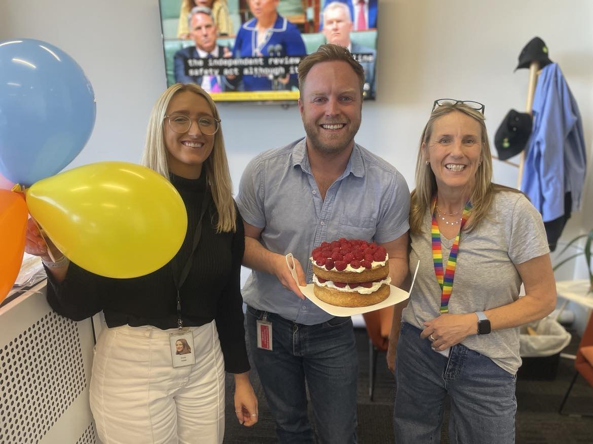 Happy birthday to my super producers <a href="/dixie_sulda/">Dixie Sulda</a> and <a href="/penny_moorhouse/">Penny Moorhouse</a>!! They get the spongecake treatment! 🥳🎉💕