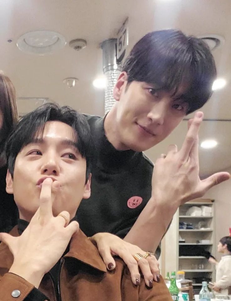 yoonthoria's tweet image. Bohyun about kwak siyang :
"I knew him because he's a famous actor, but it was my first time met him. Few days ago he called me and said 'Bohyun, i really like you so much. I missed you so much'. He contacting me so far saying 'you worked hard"

MY JIN BROTHERS 😭
#FlexxCop