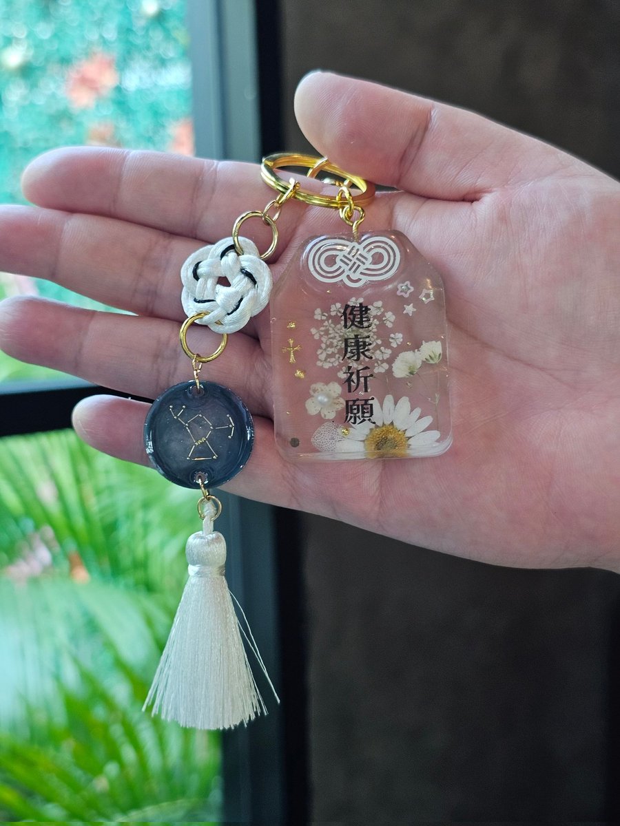 marinefst69's tweet photo. Baabel's 🐏
แจกพวงกุญแจเรซิ่น
🎐 เครื่องราง Omamori พร้อมคำอวยพร "ขอให้มีสุขภาพแข็งแรง"
🌌 จี้รูปดวงดาว Orion ประดับพู่สีประจำตัว
🤍 ดอกไม้สีขาว ไม้กางเขนของคุณบาทหลวง และเหล่าละอองดาว 🌟

รีทวีตนี้ สุ่มผู้โชคดีวันที่ 30/03/67 เวลา 21.00 น. https://t.co/vSmqauBAQs