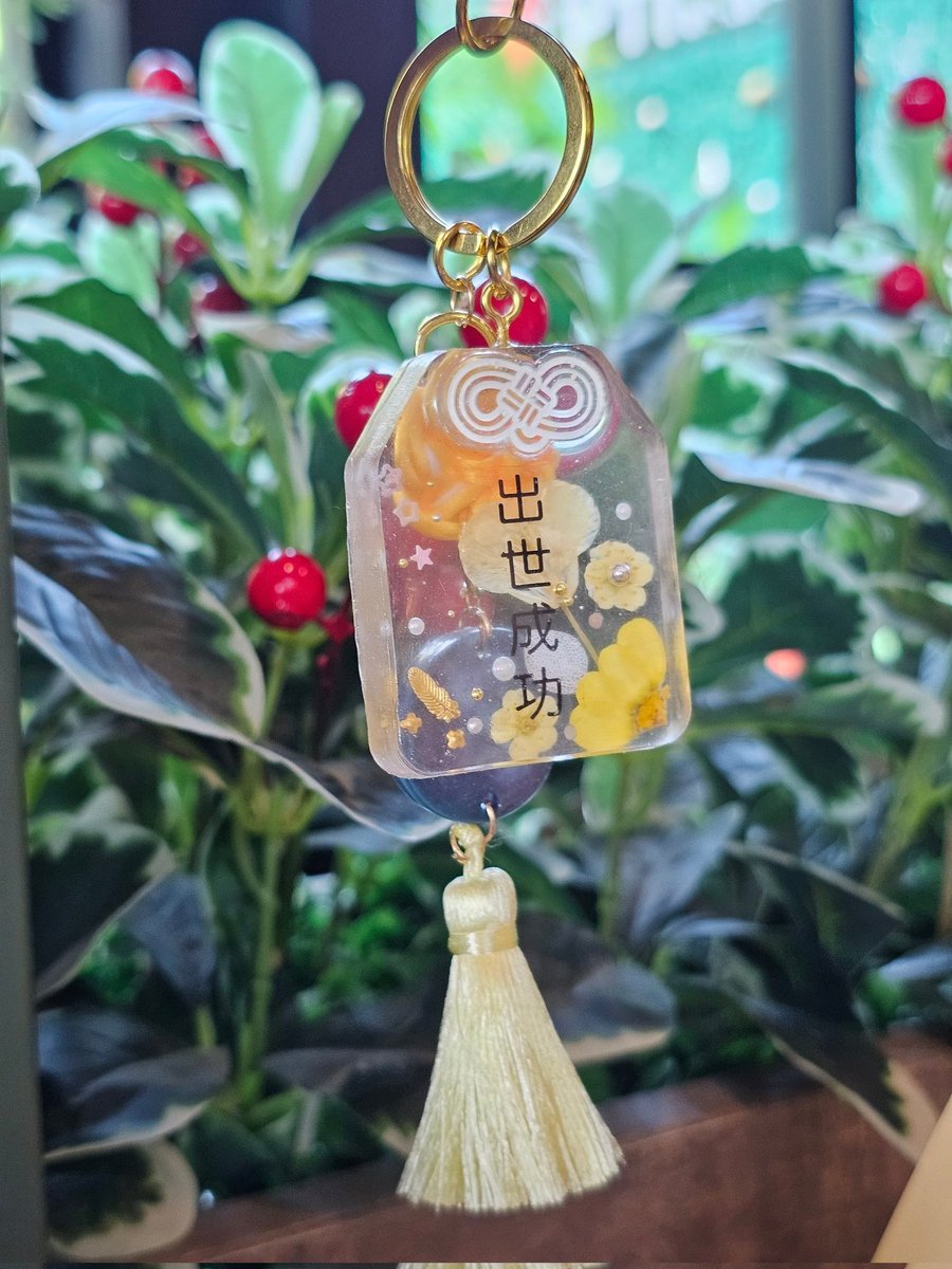 marinefst69's tweet photo. Dacapo's 🐤
แจกพวงกุญแจเรซิ่น
🎐 เครื่องราง Omamori พร้อมคำอวยพร "ขอให้ประสบความสำเร็จในหน้าที่การงาน"
🌌 จี้รูปดวงดาว Orion ประดับพู่สีประจำตัว
💛 ดอกไม้สีเหลือง ขนนกของลูกพี่ดากะ และเหล่าละอองดาว 🌟

รีทวีตนี้ สุ่มผู้โชคดีวันที่ 30/03/67 เวลา 21.00 น. https://t.co/Lrd1xvoPd3
