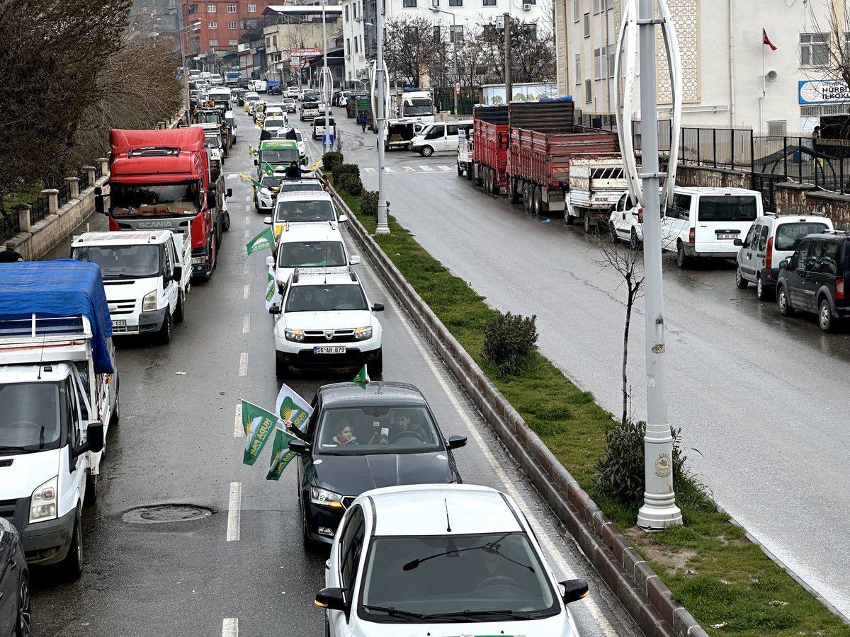 📌 İl Belediye Başkan Adayımız Sayın <a href="/ARahmanOzcan_/">Abdurrahman Özcan</a>
Seçim arabamızla şehir turu atarak halkımızı selamladı.

◾Konvoyumuza katılan değerleri Siirt halkımıza teşekkürlerimizi sunarız.

#BuSeferHÜDAPAR #BizimleOlur