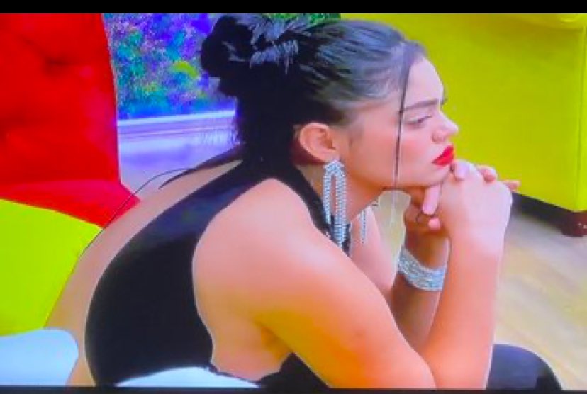 yasmin_25067's tweet photo. Esta cara valió cada maldito segundo 🤣🤣🤣😜#LaCasaDeLosFamososCol https://t.co/C69uHeUFdw