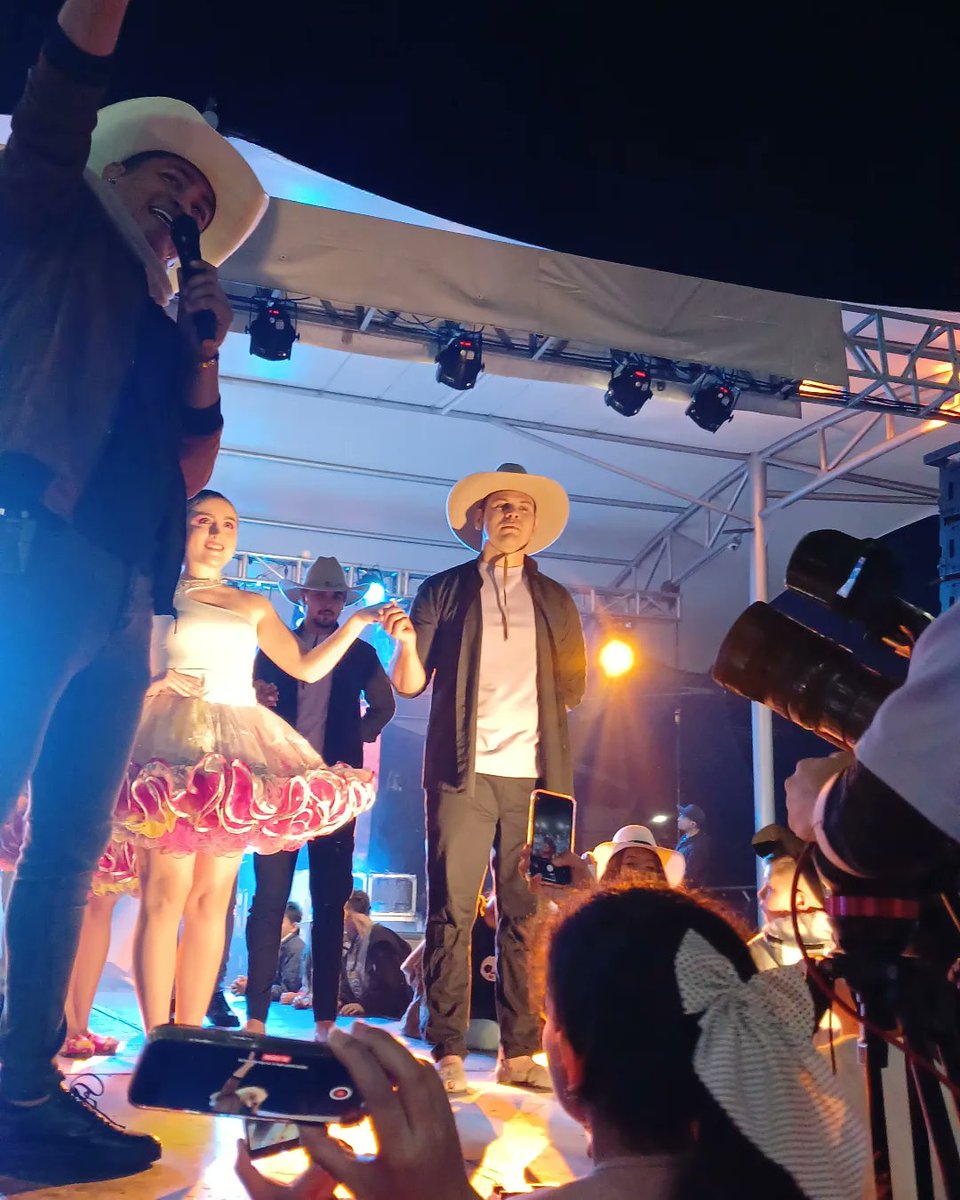 CFOnofreros's tweet photo. @Jhonofre #LaRevoluciónDelJoropo #OnofrerosDeCorazón anoche en Gutierrez, Cundinamarca 🤠🔥♥️ https://t.co/lpsx0DSRr8