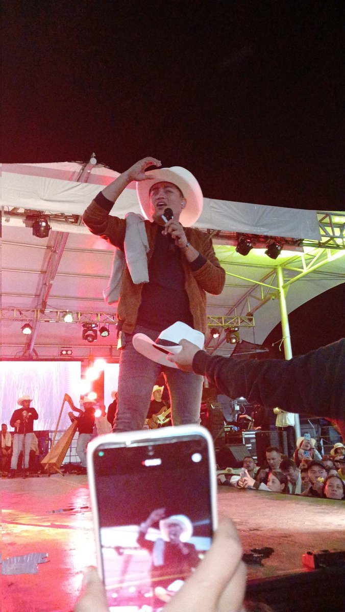 CFOnofreros's tweet photo. @Jhonofre #LaRevoluciónDelJoropo #OnofrerosDeCorazón anoche en Gutierrez, Cundinamarca 🤠🔥♥️ https://t.co/lpsx0DSRr8