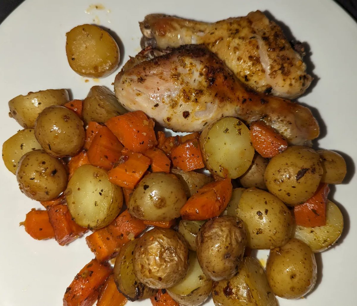 Princess__Fiona's tweet image. Day 84 of #100DaysOfHappy 

Sunday night chicken dinner 😋

#Gratitude #Thankful #SundayDinner #SundayFunday #Yum #HomeCooking