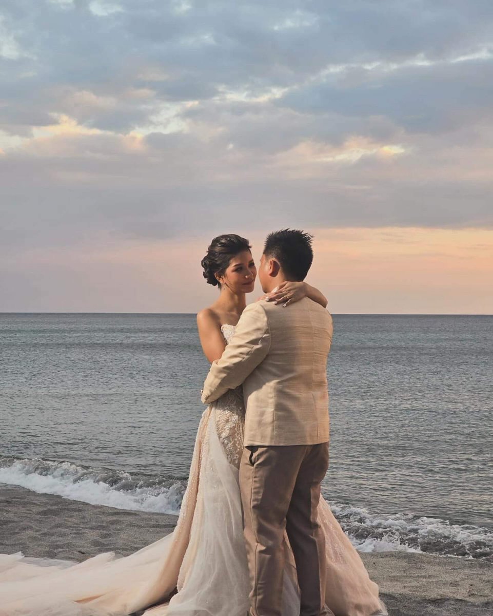 latsoron's tweet photo. Thank you $RONIN for paying the wedding my wife deserves! It hurts a bit that i have to let go the majority of my $RONIN bag, but it was all worth it! https://t.co/jUUk0FeYjj