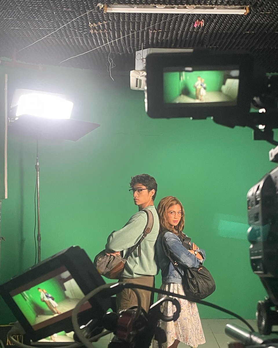 OfficialKpex's tweet photo. LOOK: Blockbuster director Gino Santos teases his comeback movie, a film adaptation of the hit book "Men are from QC, Women are from Alabang." The movie is top-billed by the fast-rising #MarVen love team of Marco Gallo and Heaven Peralejo. This upcoming #MarVen movie is under Sari Sari Network, the producer of the highly talked about film "Para sa Broken Hearted." Coming soon in cinemas! #QCAlabang

Photos: FB/Gino Santos