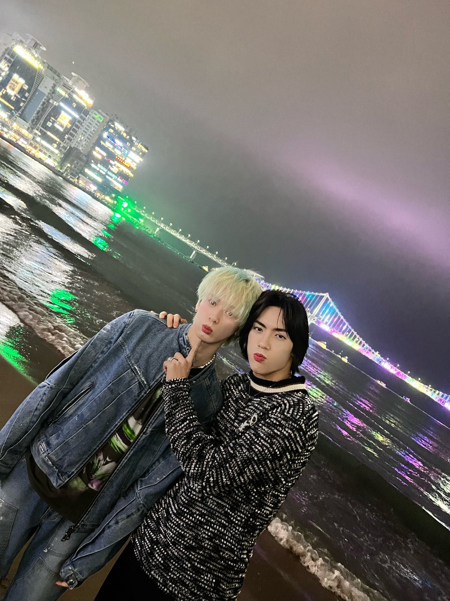 DXMON_HM's tweet photo. 바다에 온 🐰🦖

#DXMON #다이몬
#HEE #히 #REX #렉스 https://t.co/L64xrKItCr