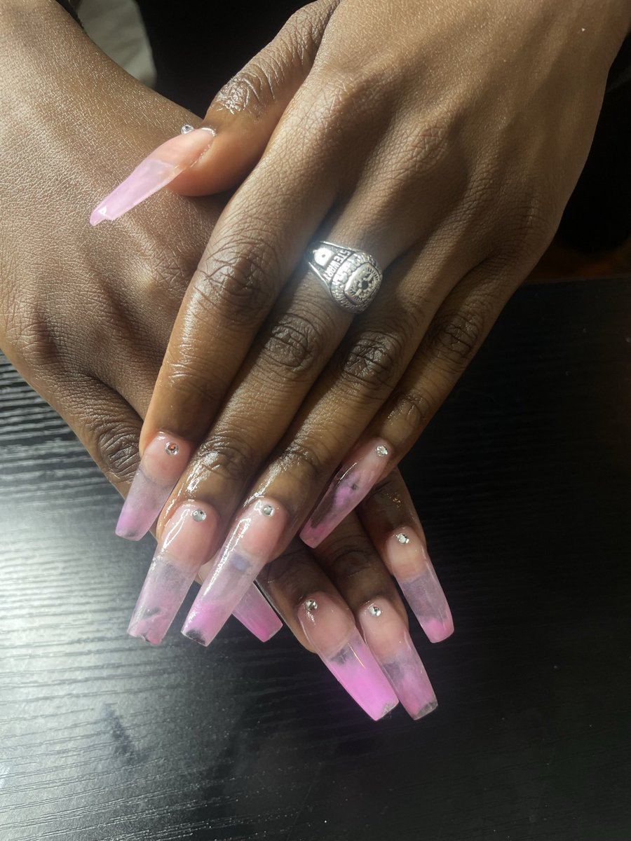 lxcwolfie3's tweet photo. Hey! ✨ 

Follow @nailssbylailaa on Instagram to get a $25 full set at any length! And, if you refer a friend you are eligible to receive a $5 discount on your NEXT service!! 🌸💕

📍Located in ATLANTA📍

#ATL #atlnailtech #nailtechcheck #SmallBusiness https://t.co/CHJ1jJ4zXZ