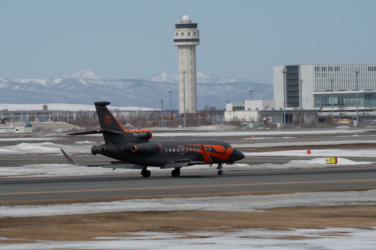 komochan2006's tweet photo. 新千歳空港にかっこいいプライベート機が到着！
wellcame to hokkaido!!

2024/03/25

#新千歳空港　#CTS https://t.co/LZc239poAD