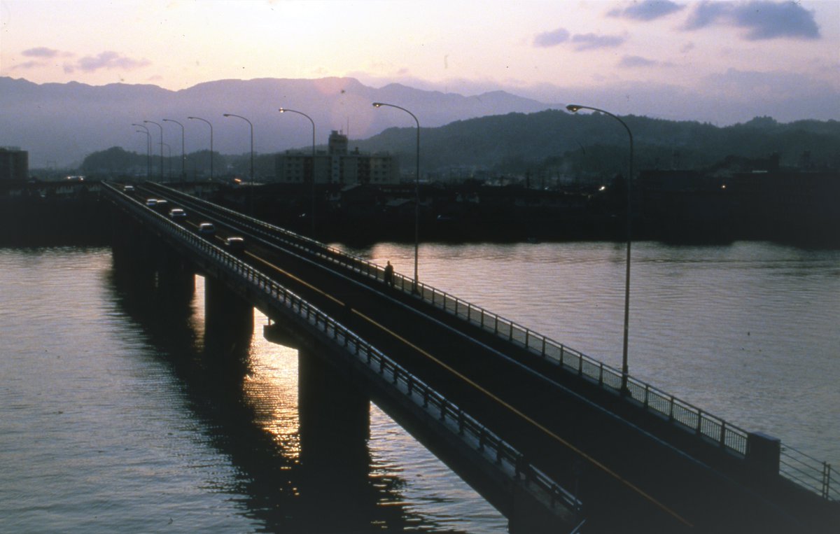 JEDに残る、懐かしいフィルム写真📷

'Freedom Bridge'岩国基地へと続く橋
1987年10月、山口県岩国市にて撮影

#JED #USACE #米陸軍工兵隊 #フィルム写真 #昭和レトロ #vintagephotograph #山口県 #岩国