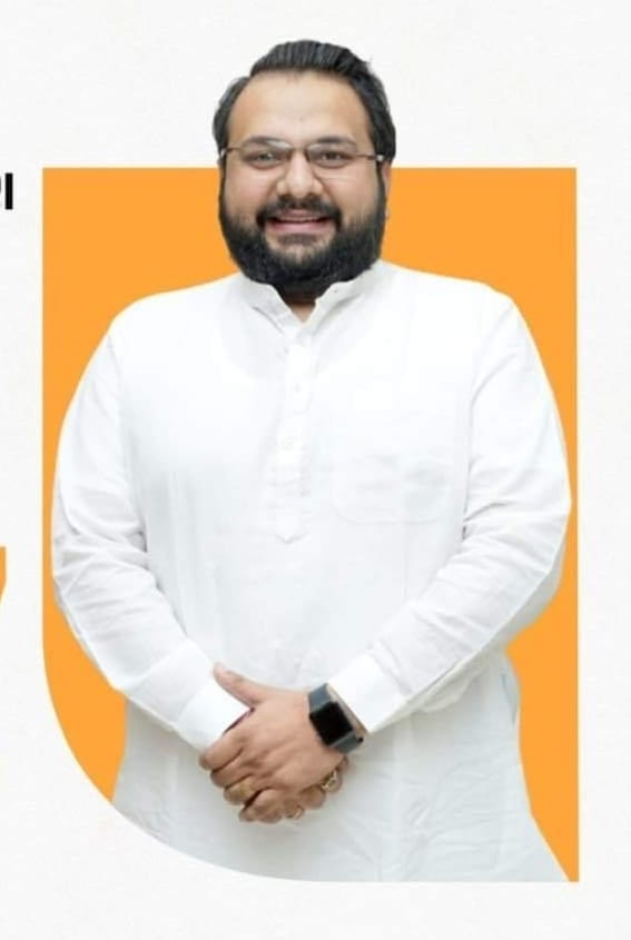 Rakeshvasav's tweet photo. ભારતીય જનતા પાર્ટી લોકસભા વડોદરા મહાનગર ના ઉમેદવાર ડો. હેમાંગભાઈ જોષીને ખુબ અભિનંદન,તમારું સમર્પણ અને નેતૃત્વ ચોક્કસપણે તમારા ઘટક પર હકારાત્મક અસર કરશે. આપણે સાથે મળીને પ્રાર્થના કરીશું અને તમારા સફળ અભિયાન અને આગળના ફળદાયી કાર્યકાળ માટે સાથે મળીને કામ કરીશુ... #AbkiBaar400Paar https://t.co/WROlWH7n69
