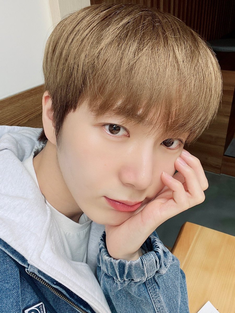 OmegaX_members's tweet photo. [#OX]

오엑스 
1000일 축축!🎉
(앞머리 원상복구 완!)

#OMEGA_X #오메가엑스 
#케빈 #KEVIN https://t.co/tEHEBhwb5H