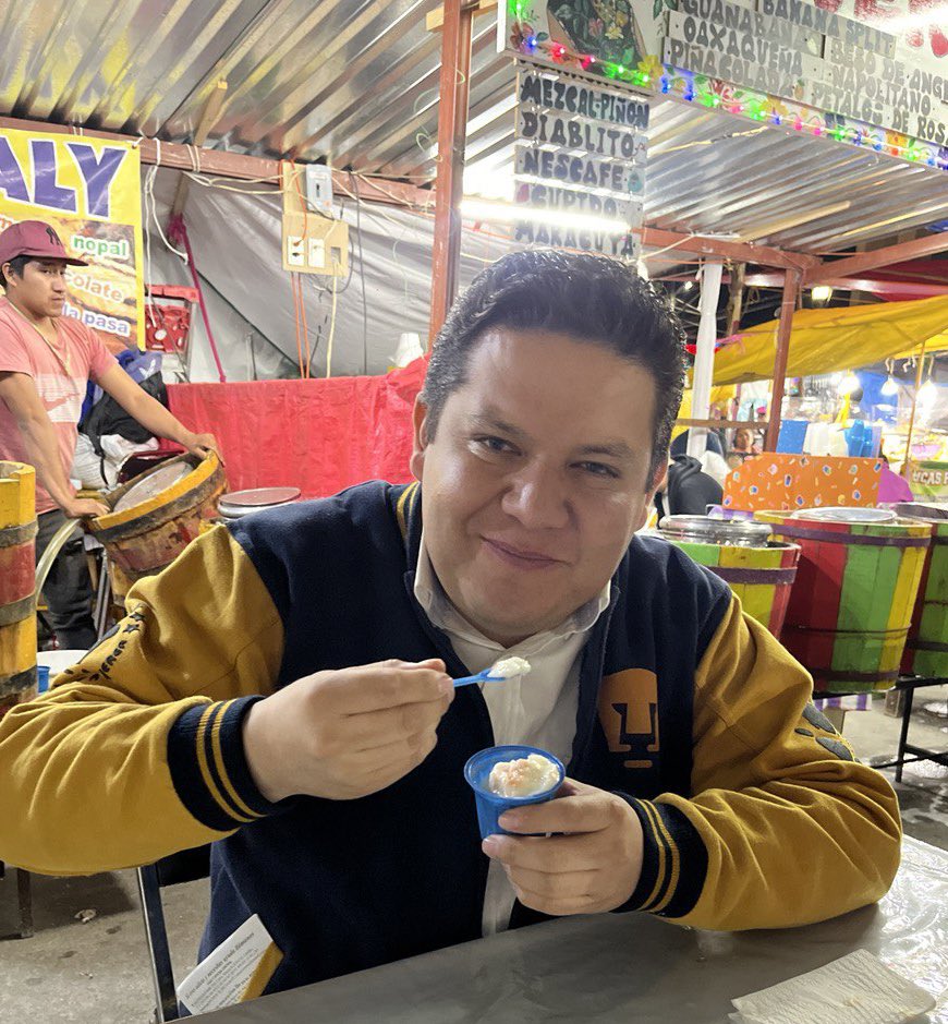 rivero_octavio's tweet photo. Ya empezó la "Feria de la Nieve" en San Antonio Tecómitl 🙌. ¿Ustedes ya fueron por la suya? https://t.co/dhKfh58nxR