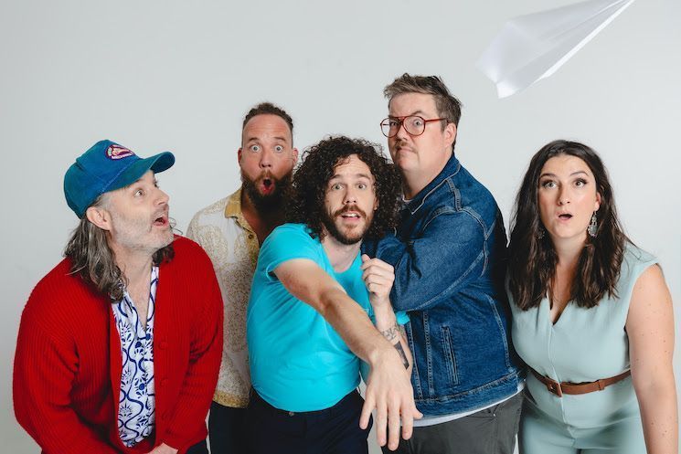 Now Playing: 'Hold Me' by @TheStrumbellas This Ontario band dropped this new one so we thought we'd spin it for ya! See 'em 4/20 (hehe) at @IndySF Tix for the 21+ show here: buff.ly/3xgyQhw #NP on @live105fm’s SOUNDCHECK with DJ @AaronAxelsen