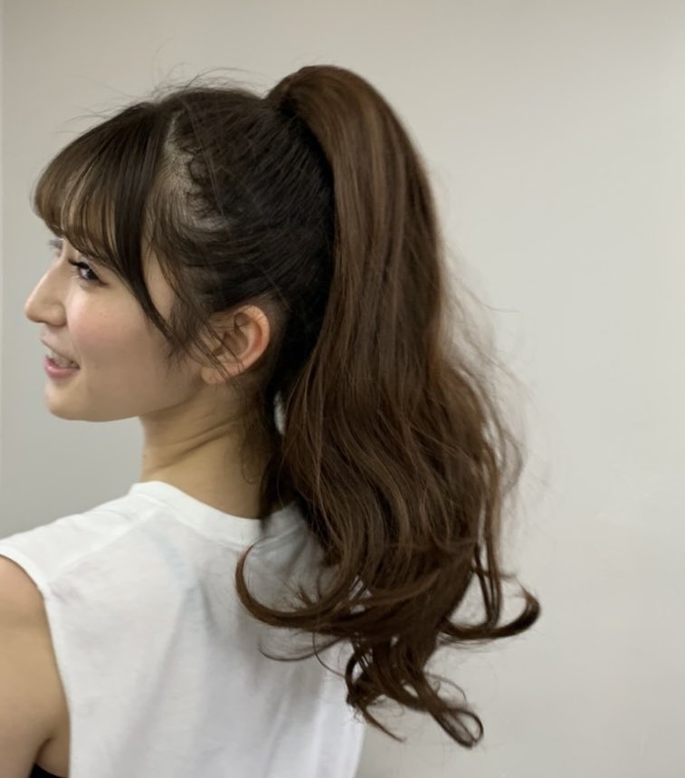 そんな私の卒業コンサートの 一曲目は絶滅黒髪少女👀笑 ちゃんと黒髪に