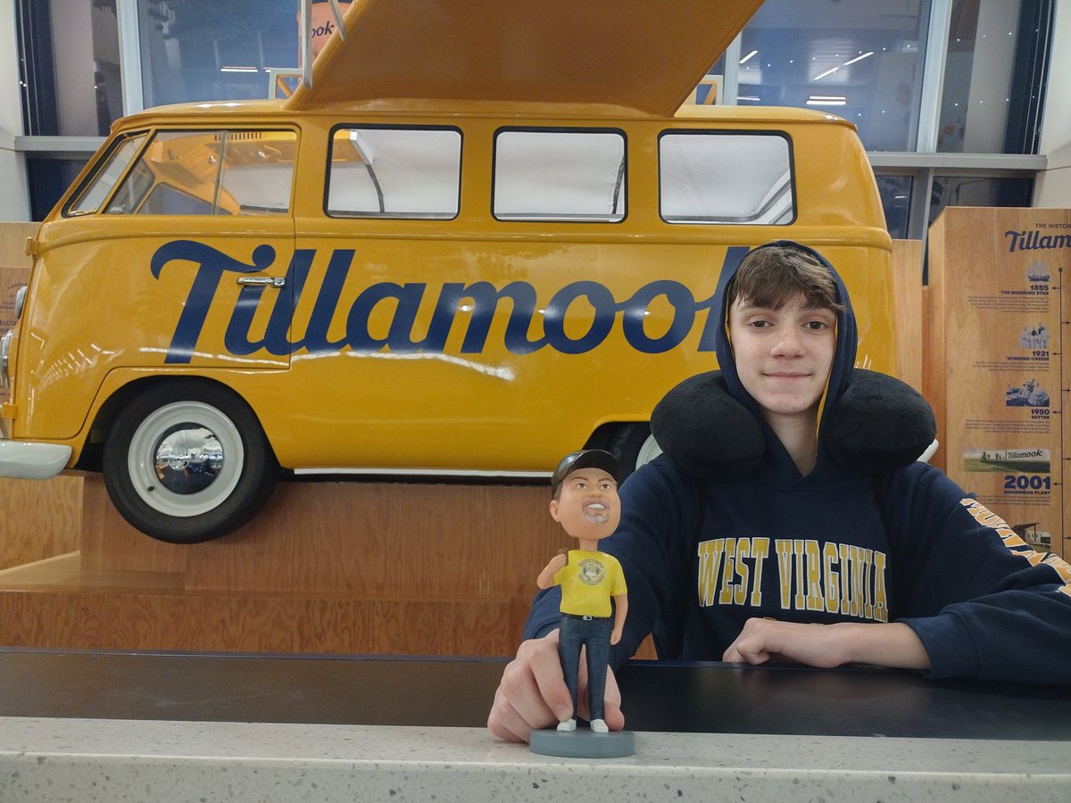 SusanAllen55604's tweet image. #robbleheadabroad sighting at the Portland, OR airport and at Multnomah Falls!