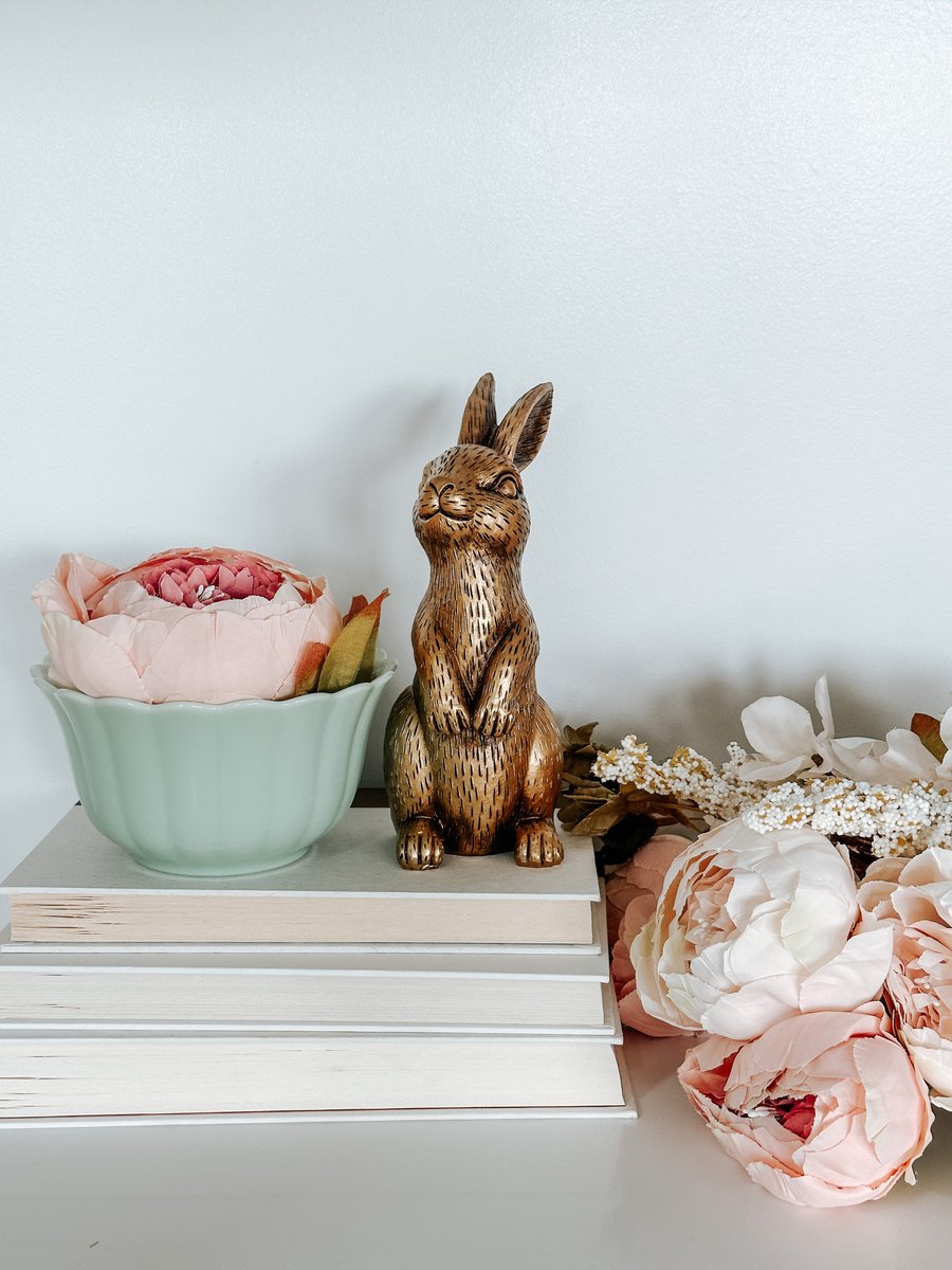 YoungEssential1's tweet photo. 🌿 Let's kick off this Easter week with gratitude! What's one thing you're thankful for today? Share in the comments below! #GratefulMonday #YoungEssentials https://t.co/XJo0IVWGsb