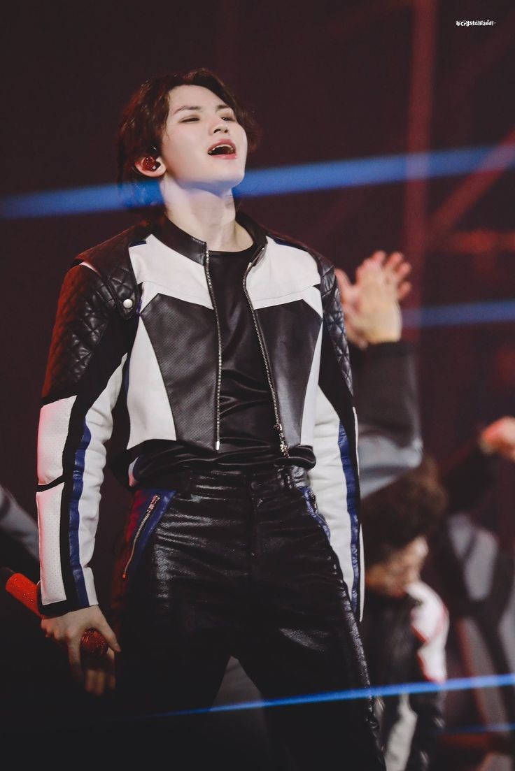 woozihourly_'s tweet photo. #우지 #WOOZI #세븐틴 #SEVENTEEN @pledis_17 https://t.co/OgUGM5cQas