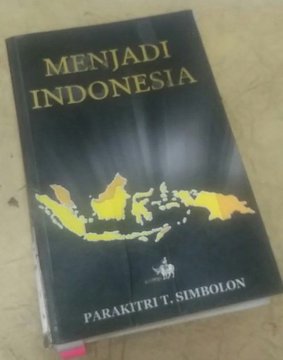 sefkelik's tweet photo. List beberapa buku seputar sejarah Indonesia yang saya rekomendasikan untuk dibaca para kreator di @neohistoria_id:

1. 'Menjadi Indonesia', Parakitri Simbolon
2. 'Sejarah Nasional Indonesia', 6 jilid,  Marwati DP dkk
3. 'Nusa Jawa: Silang Budaya', 3 jilid, Denys Lombard
... https://t.co/8fML0U9k4l