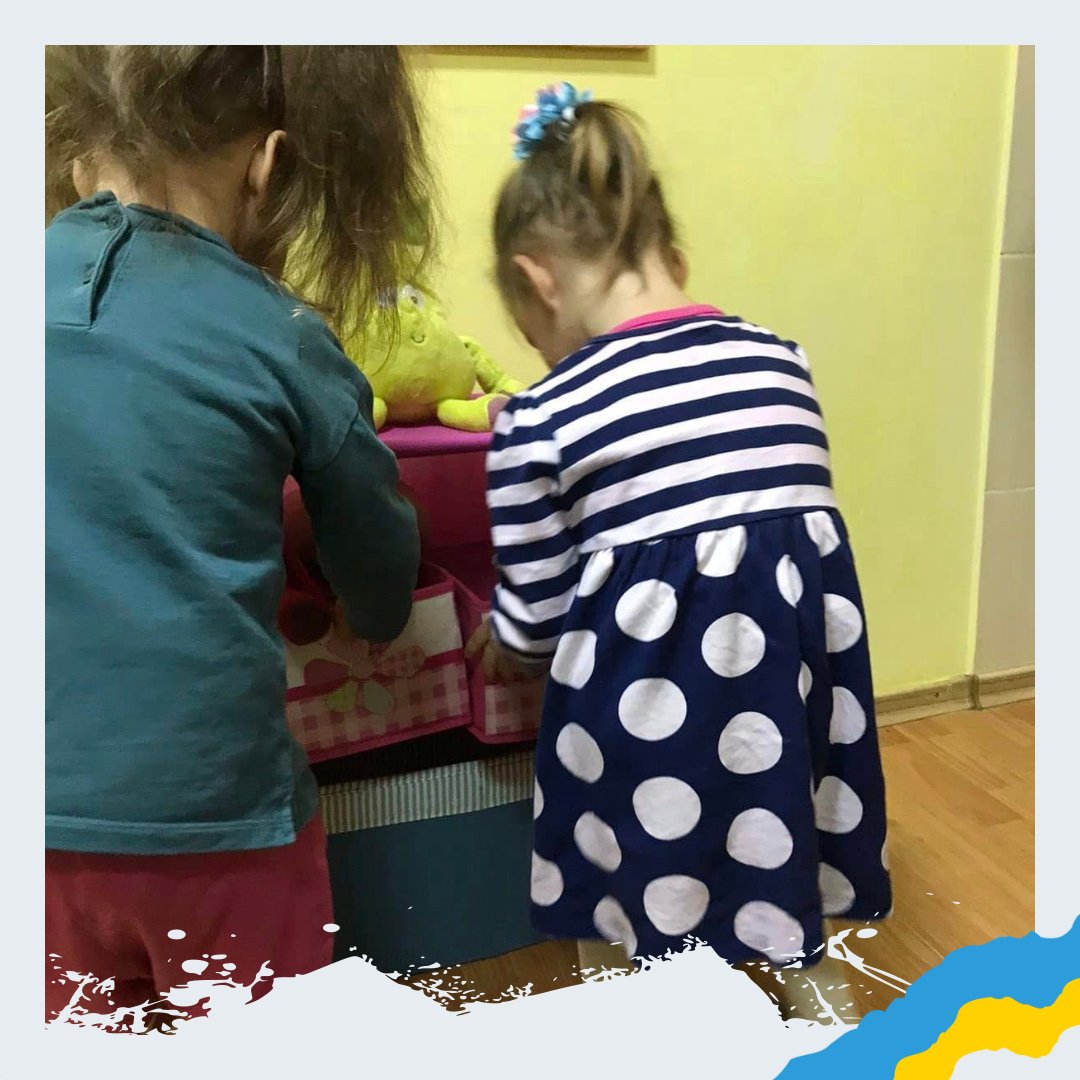 SunriseUkraine's tweet photo. During the ongoing war in #Ukraine,many families are facing difficulties,and childcare institutions have become their temporary shelters.#Sunrise provided logistic support in delivering #humanitarianaid to the #Tulchyn Regional Children'sHome. You can help https://t.co/qO7oELgaF2 https://t.co/fMBw0MvZbP