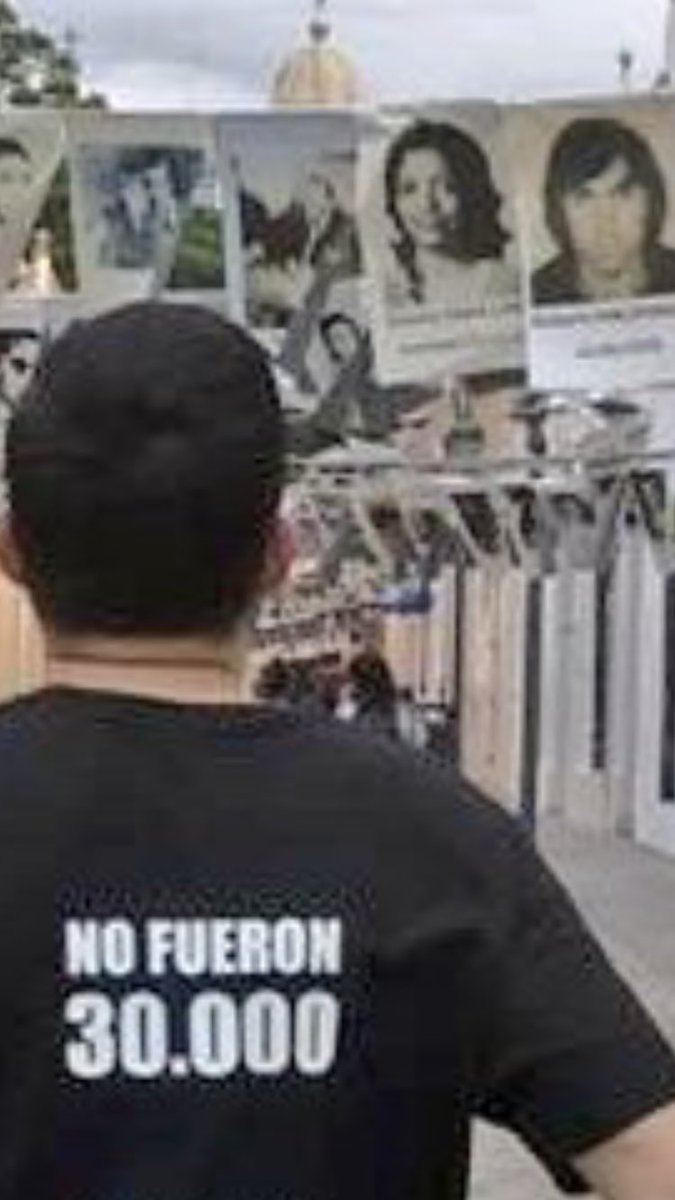 ceratipasi0n's tweet photo. la de ahi arriba a la derecha, es mi abuela, una tipa que lucho y ayudo a esa gente que lo necesitaba, cuando se la llevaron tenia 19 años, estaba con mi mama de un año durmiendo, entraron se la llevaron, la torturaron, violaron y la envolvieron en una bandera de https://t.co/aSF4h2Q6ab