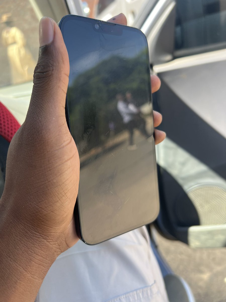 ApplePlug_ZW's tweet photo. Chance for you to own an iPhone, for less😎… iPhone 14 Plus 128GB $500 (Slightly cracked) contact 0714760738. https://t.co/FO8yThhVCh