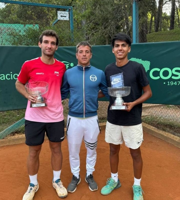 Not_Esportivas's tweet photo. ITF TENNIS!
Parabéns aos tenistas campeões do @worldtennis de M15 de Punta del Este no Uruguai.
Simples: Lautaro Midon (🇦🇷) 🏆 (2)
Duplas: Thiago Cigarran (🇦🇷)/ Nicolas Parizzia (🇨🇭)
#ITFTennis #tennis #AUT #ClubdelLago #PuntadelEste #LautaroMidon #ThiagoCigarran #NicolasParizzia https://t.co/FaIQw9zxDb