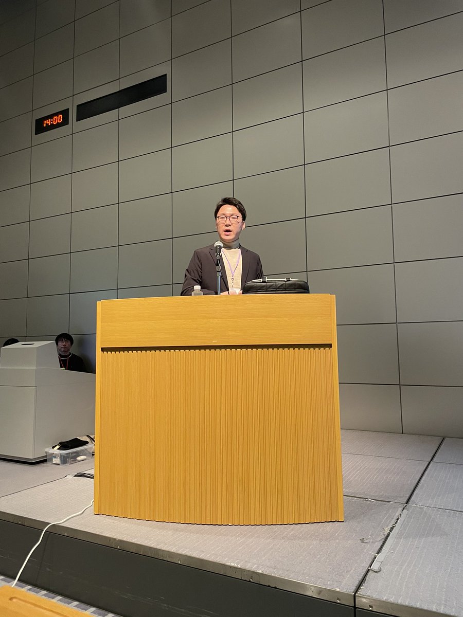 @thepsychologist @zivwilliamslab @Inbal_b @S4SNeuro @Connected_Mindz @brain_apps 7/ Hikaru Sugimoto from @riken_en brings some timely nuance to the study of emotion perception, manipulating the meaning of others’ emotional expressions (they’re angry that I won and they lost vs they’re just angry) leads to different experience & brain activity