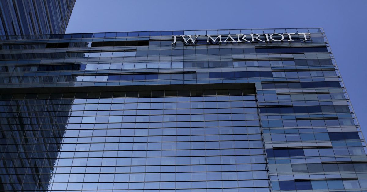 Big hotel chains and unbranded-hotel owners find they need each other reut.rs/496To9z