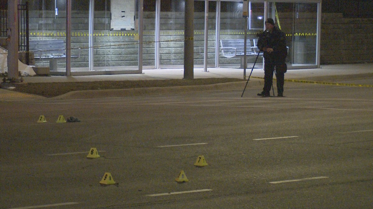 Pedestrian struck by a vehicle on Fairview Street east of Brant Street in Burlington on Sunday night. Male transported by @HaltonMedics207 to Hamilton General Hospital with serious injuries. Driver fled the scene.  #BurlON