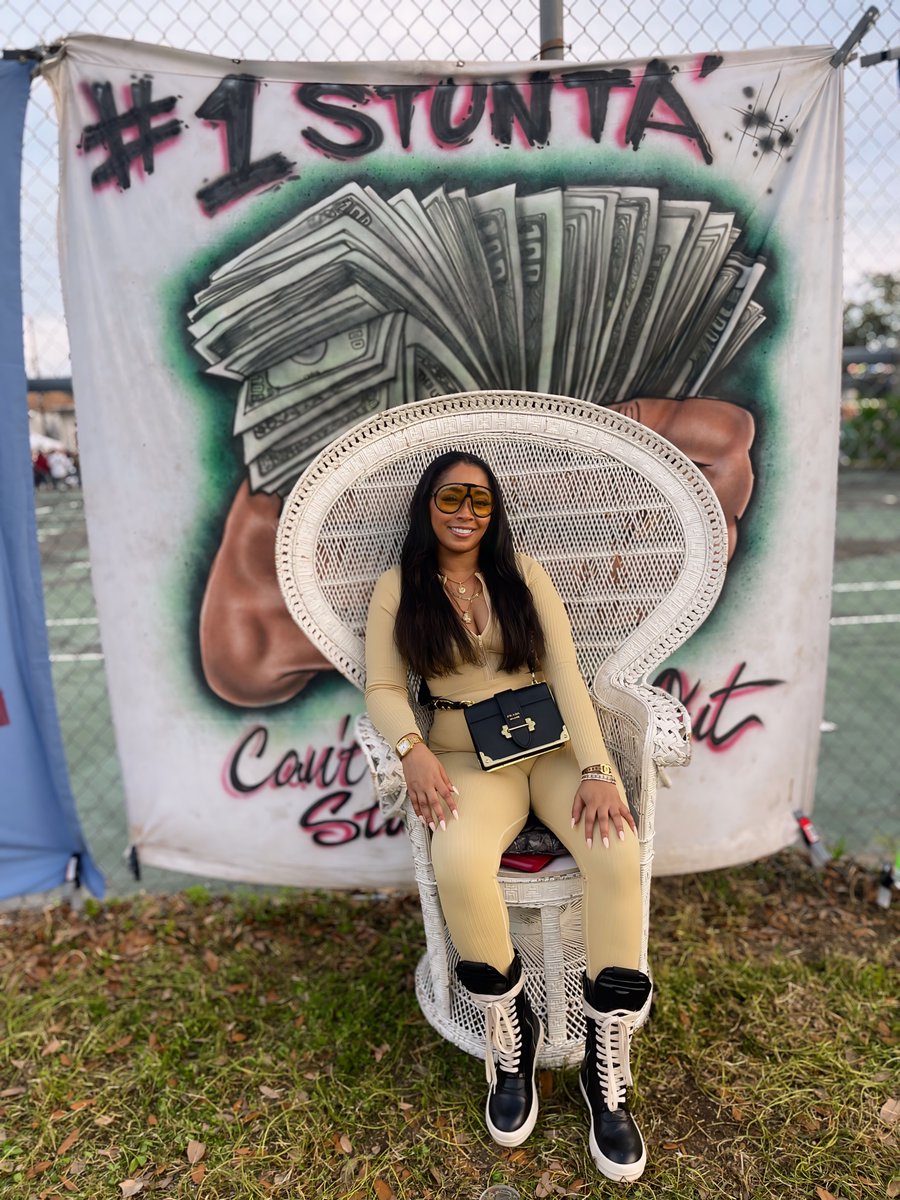 Uptown Girl tweet media