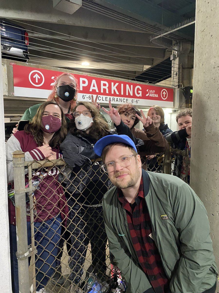 P4WSTEN's tweet photo. i met half of fall out boy and all i got were these group photos and lasting memories with friends 💕 https://t.co/YOtfRCuNtq