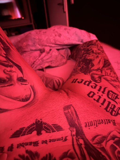 Good Morning aus meinem Schlafzimmer, ich bin heute Morgen schon von 10:00 Uhr - 11:00 Uhr auf https://t