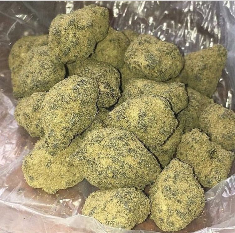 While you milly rock I moon rock 😂🔥💨👌🏽 #medicalmarijuana #medicalpatient #medicalcannabis #marijuana #cannabis #cannabiscommunity #cannabiscup #moonrocks #lit #loud #legalizeit #smokeweedeveryday #dabs  #oil #fire #staymedicated #peace #love #stayhigh #keef #strawberrychem